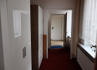 Blick von der Wohnküche Richtung Treppenhaus